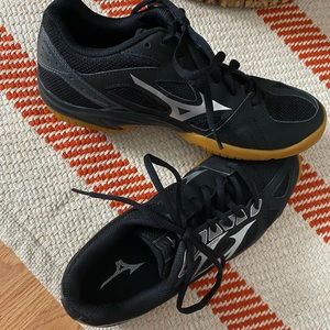 Mizuno volley ball shoes